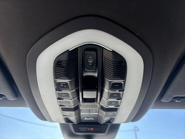2020 Porsche Macan Macan