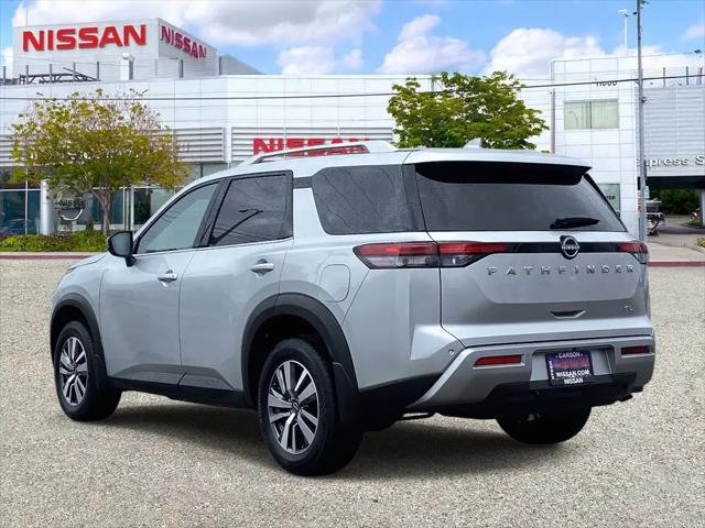 2025 Nissan Pathfinder SL FWD
