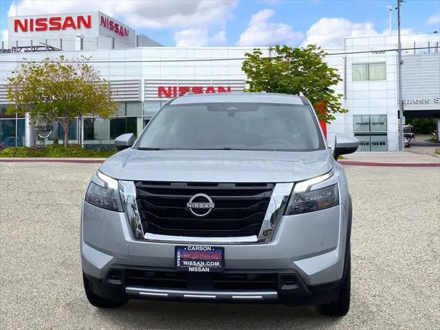 2025 Nissan Pathfinder SL FWD