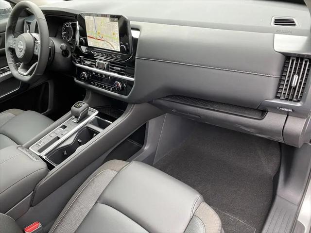 2025 Nissan Pathfinder SL FWD