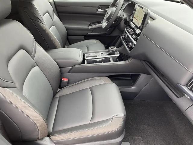 2025 Nissan Pathfinder SL FWD