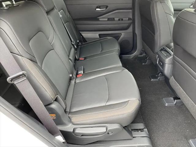 2025 Nissan Pathfinder SL FWD