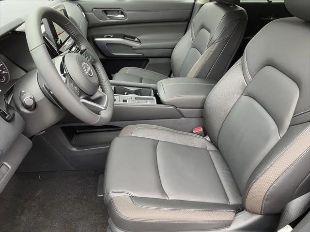 2025 Nissan Pathfinder SL FWD