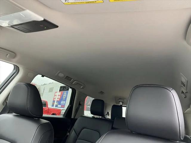 2025 Nissan Pathfinder SL FWD