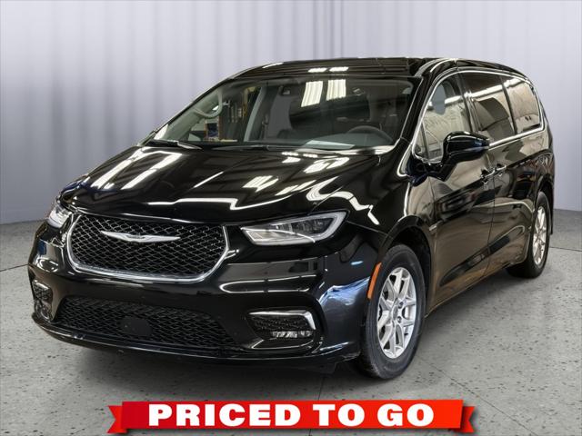 2024 Chrysler Pacifica Touring L for sale in Topeka, KS