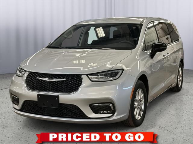 2024 Chrysler Pacifica Touring L for sale in Topeka, KS