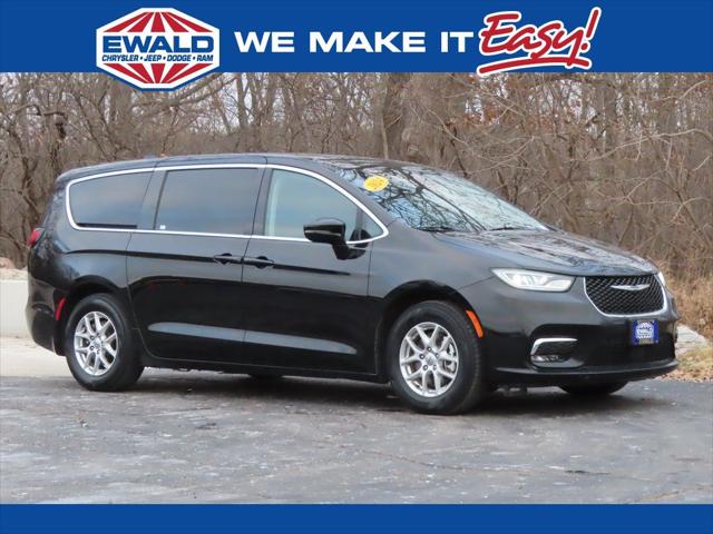 2024 Chrysler Pacifica Touring L for sale in Oconomowoc, WI