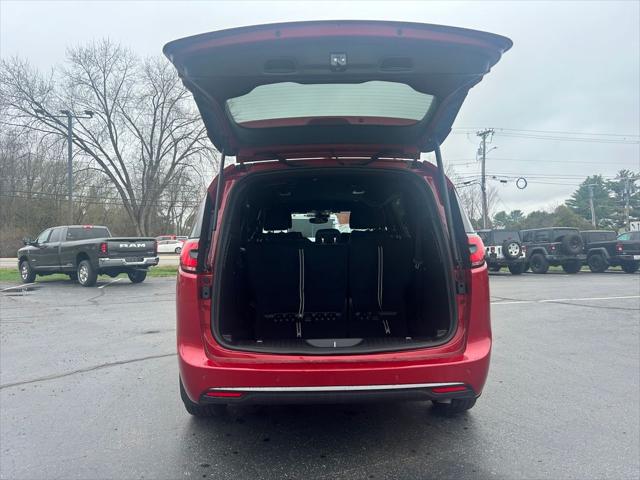 2026 Chrysler Pacifica Select AWD