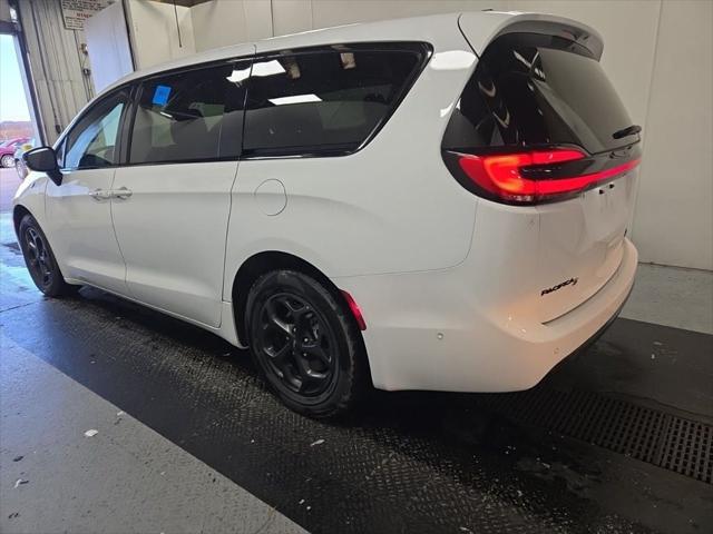 2024 Chrysler Pacifica Hybrid S Appearance Pkg 2024 Chrysler Pacifica Hybrid S Appearance Pkg