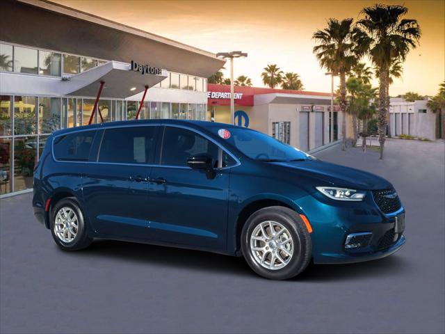 2025 Chrysler Pacifica Select