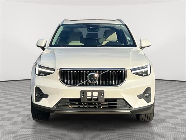 2023 Volvo XC40 B5 Ultimate Bright Theme
