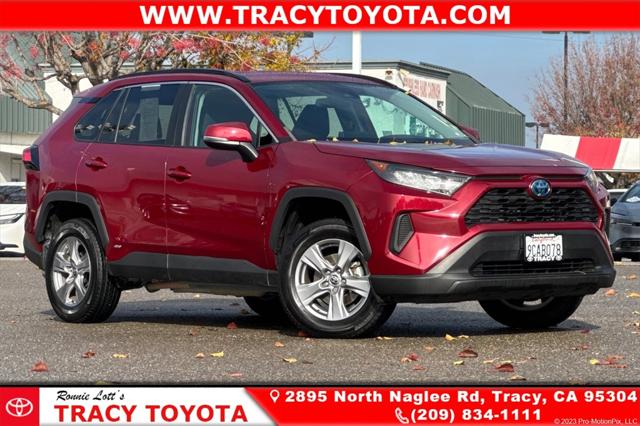 2022 Toyota RAV4 LE's photo