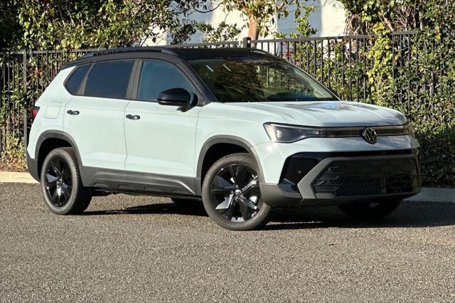 2026 Volkswagen Taos SE Black