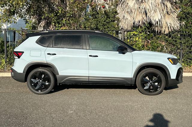 2026 Volkswagen Taos SE Black