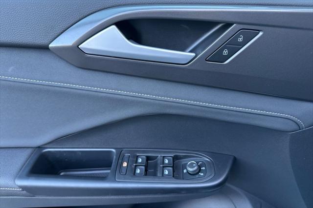 2026 Volkswagen Taos SE Black