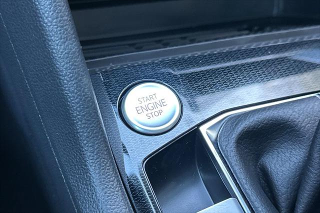 2026 Volkswagen Taos SE Black
