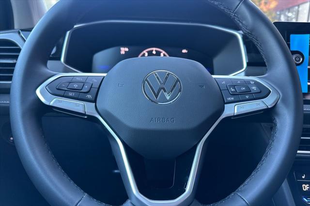 2026 Volkswagen Taos SE Black