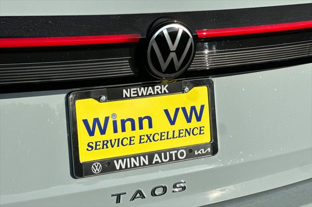 2026 Volkswagen Taos SE Black