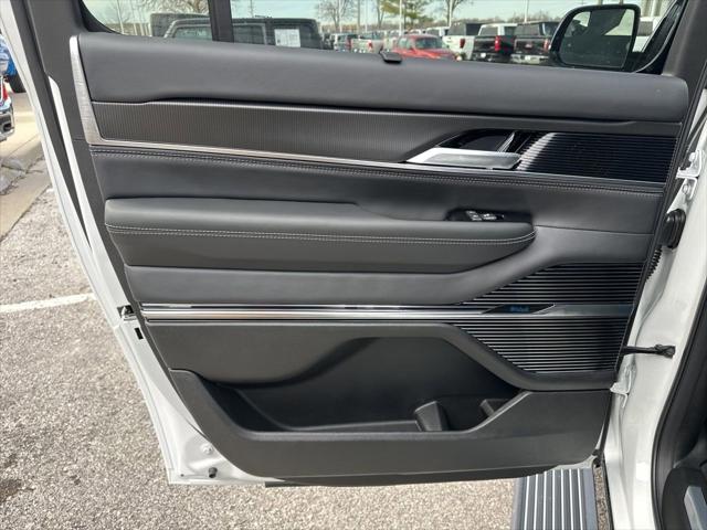 2026 Jeep Grand Wagoneer L Summit Obsidian 4x4