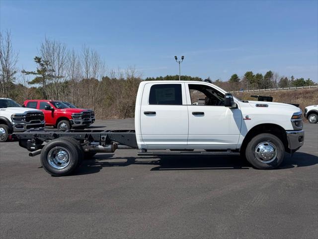 2026 RAM Ram 3500 Chassis Cab RAM 3500 TRADESMAN CREW CAB CHASSIS 4X4 60 CA