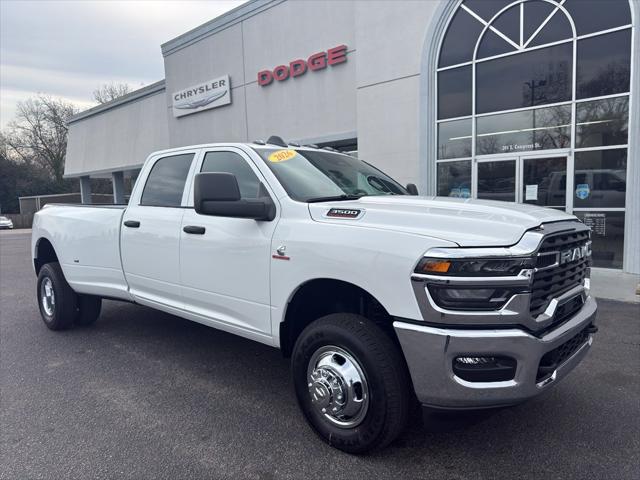 2026 RAM Ram 3500 RAM 3500 TRADESMAN CREW CAB 4X4 8 BOX