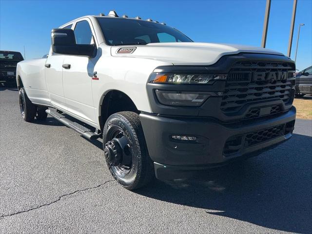 2026 RAM Ram 3500 RAM 3500 TRADESMAN CREW CAB 4X4 8 BOX