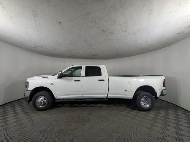2026 RAM Ram 3500 RAM 3500 TRADESMAN CREW CAB 4X4 8 BOX