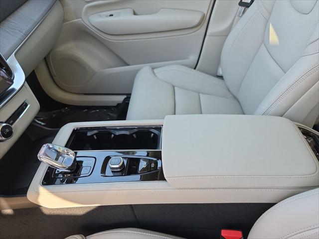 2026 Volvo XC90 Plug-In Hybrid Ultra, T8 AWD, Electric/Gasoline, Bright, 7 Seats