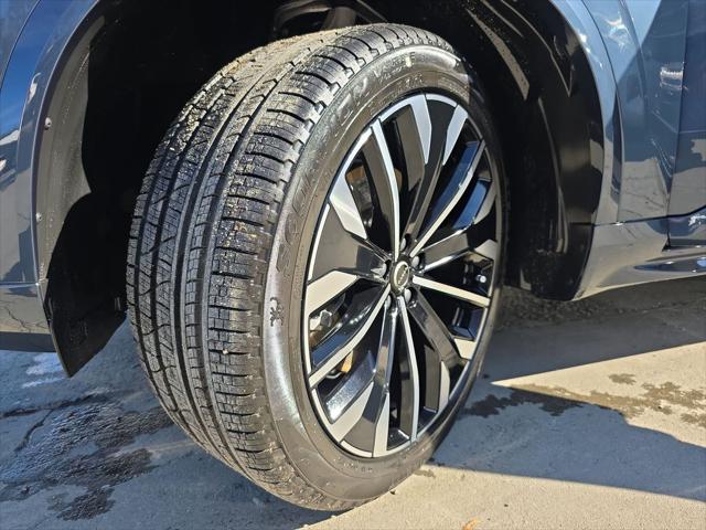 2026 Volvo XC90 Plug-In Hybrid Ultra, T8 AWD, Electric/Gasoline, Bright, 7 Seats