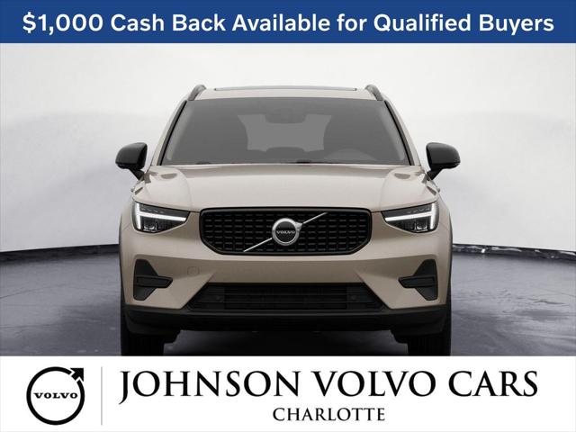 2026 Volvo XC40 Core, B5 AWD Gas (mild hybrid), Dark