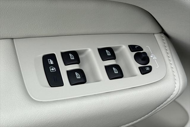 2026 Volvo XC60 Plug-In Hybrid Ultra, T8 AWD Electric/Gasoline, Dark