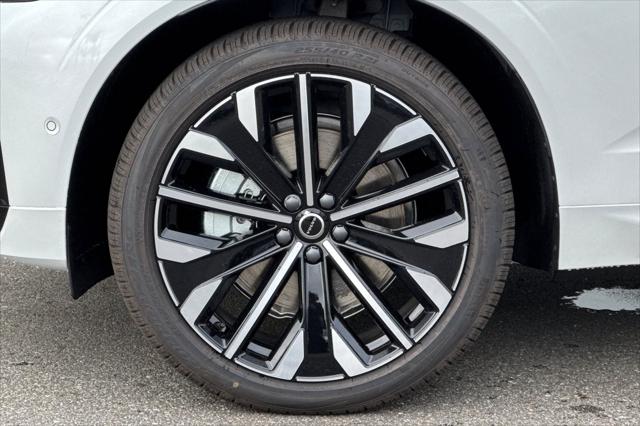 2026 Volvo XC60 Plug-In Hybrid Ultra, T8 AWD Electric/Gasoline, Dark
