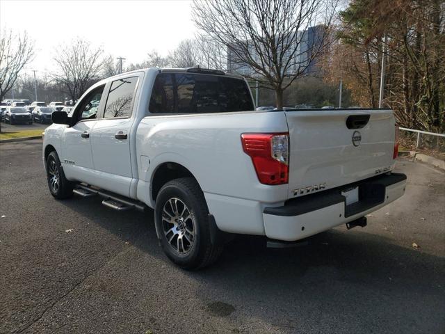 2024 Nissan TITAN Crew Cab SV 4x4