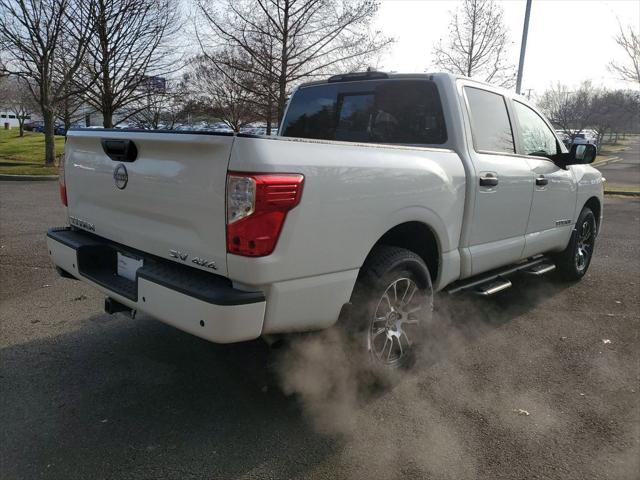 2024 Nissan TITAN Crew Cab SV 4x4