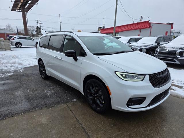 2026 Chrysler Pacifica PACIFICA SELECT AWD