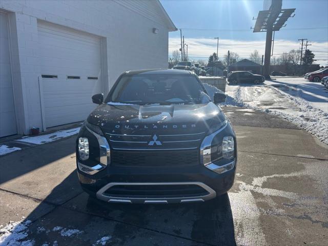 2022 Mitsubishi Outlander Base