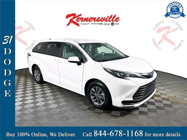 2024 Toyota Sienna LE
