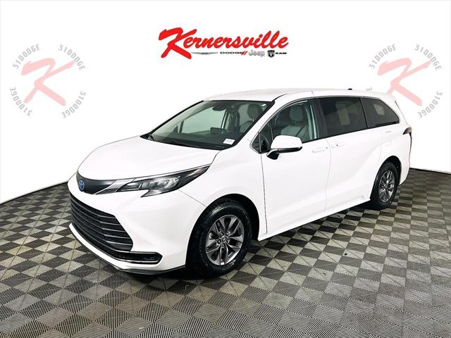 2024 Toyota Sienna LE