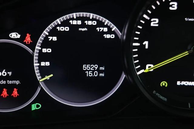 2023 Porsche Panamera E-Hybrid 4 Platinum Edition