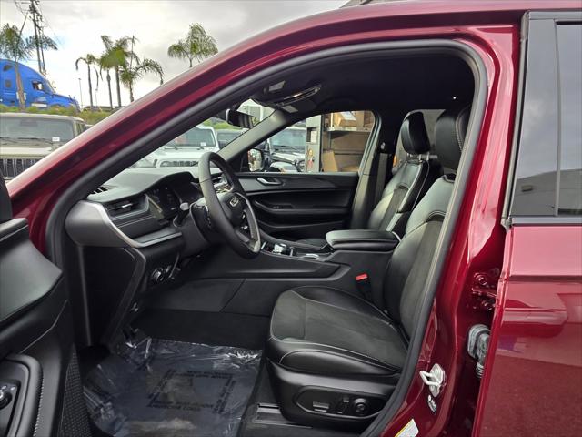 2025 Jeep Grand Cherokee Altitude 4x2