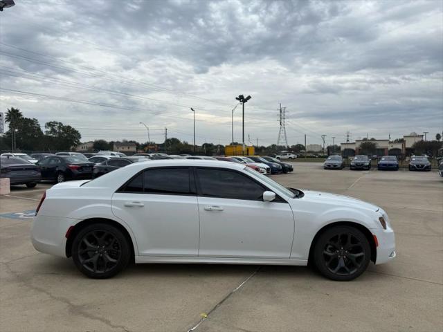 2023 Chrysler 300 Touring L