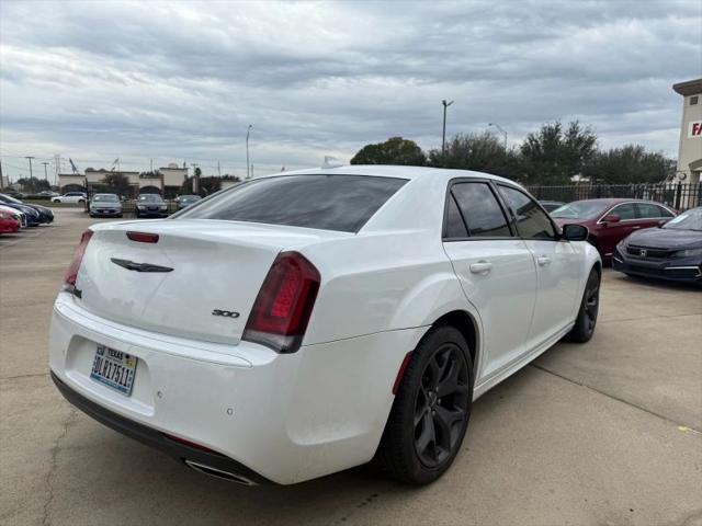 2023 Chrysler 300 Touring L