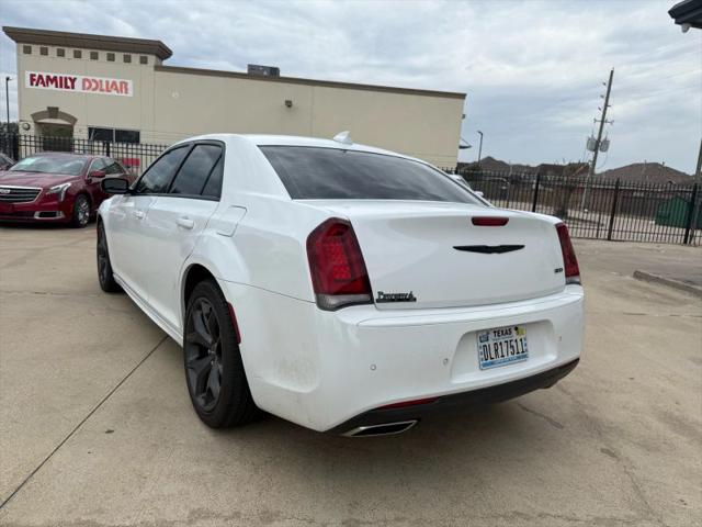 2023 Chrysler 300 Touring L