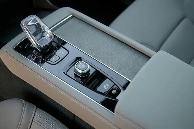 2026 Volvo XC90 Plug-In Hybrid Plus, T8 AWD, Electric/Gasoline, Bright, 7 Seats