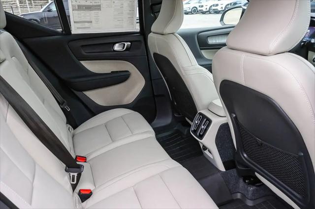 2026 Volvo XC40 Plus, B5 AWD Gas (mild hybrid), Dark