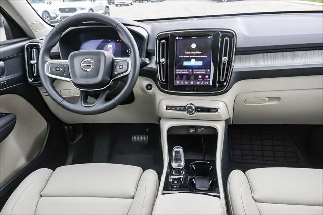 2026 Volvo XC40 Plus, B5 AWD Gas (mild hybrid), Dark