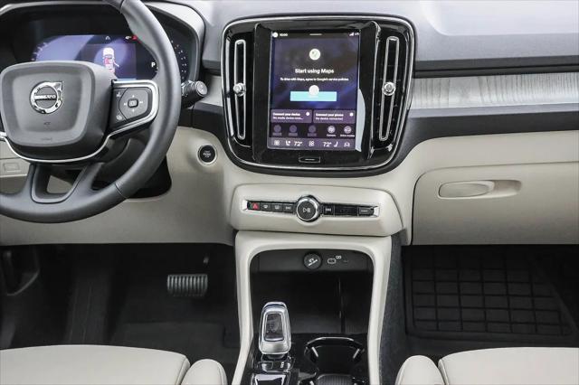 2026 Volvo XC40 Plus, B5 AWD Gas (mild hybrid), Dark