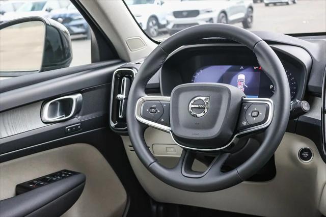 2026 Volvo XC40 Plus, B5 AWD Gas (mild hybrid), Dark