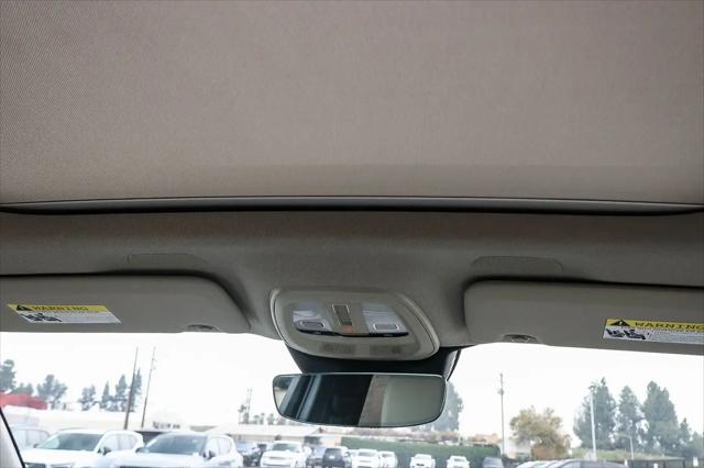 2026 Volvo XC40 Plus, B5 AWD Gas (mild hybrid), Dark