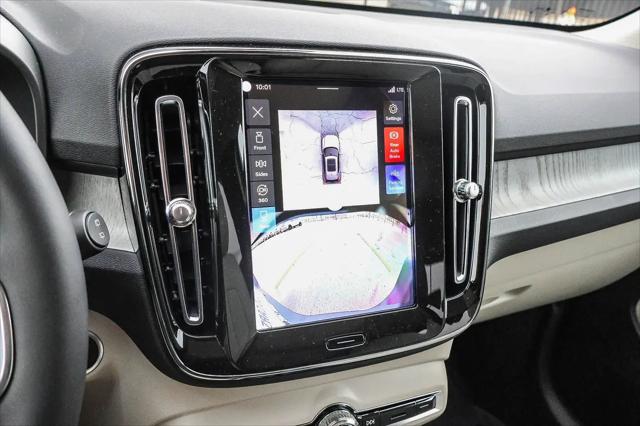 2026 Volvo XC40 Plus, B5 AWD Gas (mild hybrid), Dark